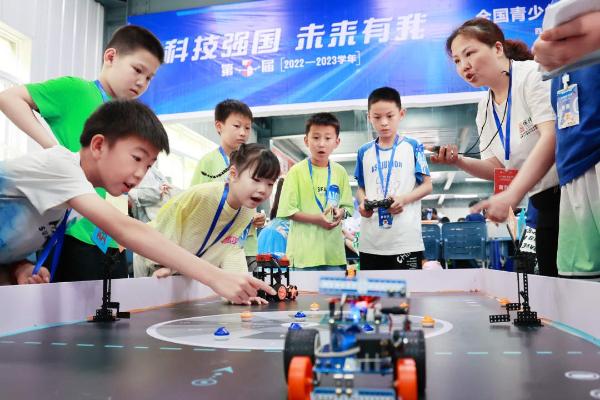 第三届全国青少年科技教育成果展示大赛
四川省区域赛在绵阳举行